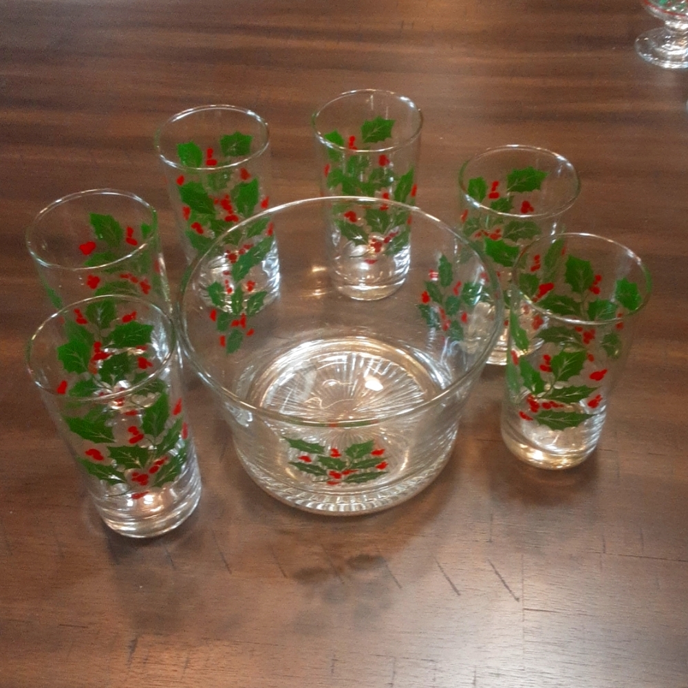 Vintage Christmas snack bowl & glasses $29.00 #226.  SOLD